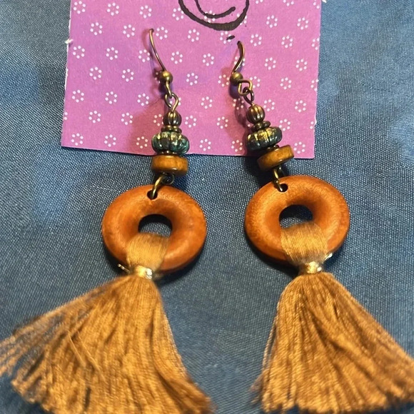 NWT boho dangle earrings - Picture 2 of 4